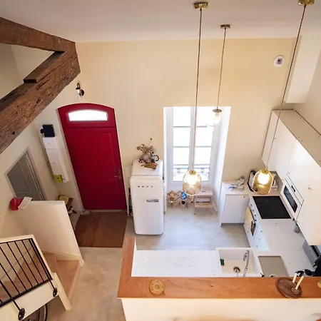 Bright House With Terrace In Bordeaux