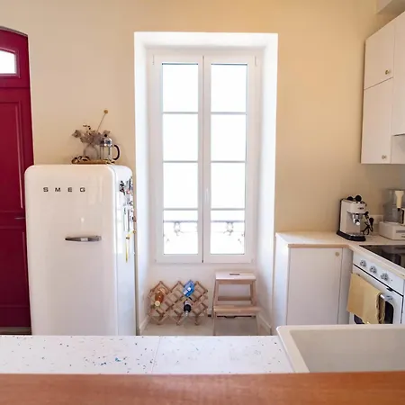 Bright House With Terrace In * Bordeaux