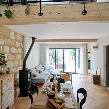 Bright House With Terrace In * Bordeaux