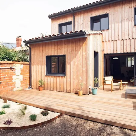 Bright House With Terrace In Bordeaux